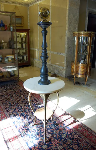 Alembic I: fabricated table with lens device