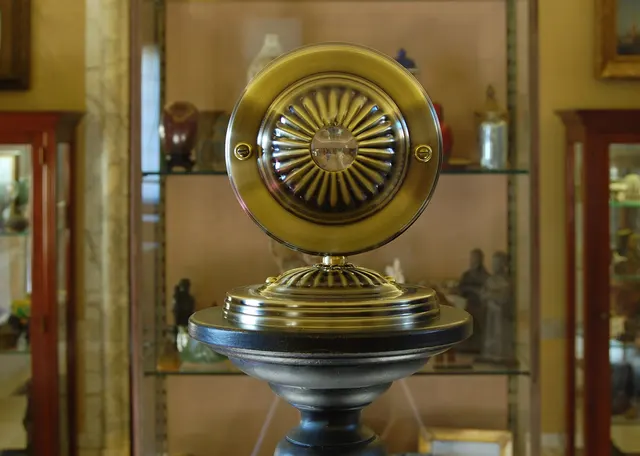 Alembic I: lens device detail: view with room inverted